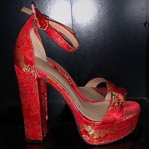 Fashion nova platforms!